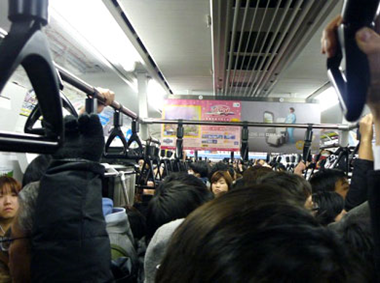 日本留學心得 擁擠的車內